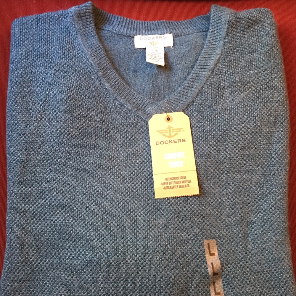 Brand new Dockers v neck sweater size L 100 %
